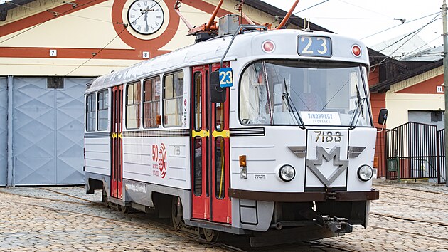 Tramvaj T3 ev. . 7188 s polepem vozu metra Es k vro 50. let praskho metra (14. nora 2024)