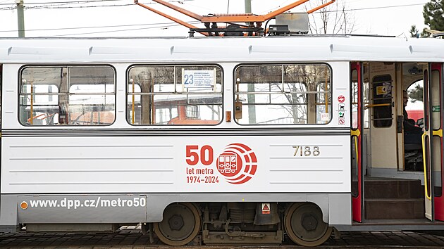 Tramvaj T3 ev. . 7188 s polepem vozu metra Es k vro 50. let praskho metra (14. nora 2024)