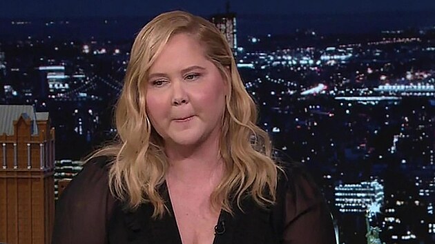Amy Schumerov v poadu The Tonight Show (Los Angeles, 15. nora 2024)