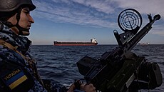 Ukrajinská pobení strá hlídá bezpenost nákladních lodí v erném moi (7....