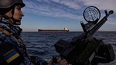 Ukrajinská pob�e�ní strá� hlídá bezpe�nost nákladních lodí v �erném mo�i (7....