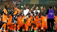 Fotbalisté Pobřeží Slonoviny slaví triumf v Africkém poháru.