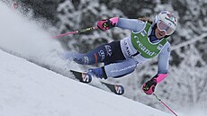 Italská lyaka Marta Bassinová jede první kolo obího slalomu Svtového poháru...