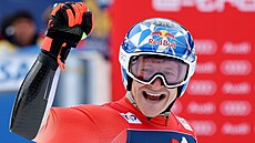 výcarský lya Marco Odermatt slaví po dojezdu do cíle druhého kola obího...