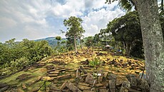 Shoda u� nepanuje v tom, kam a� do minulosti osídlení Gunung Padang sahalo.