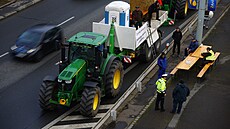 Farmái do Prahy vyrazili na protest proti situaci ve svém oboru. Doprava v...