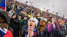 Fanou�ci zaplnily tribuny i v hustém de�ti, který Nové M�sto zaléval p�i...