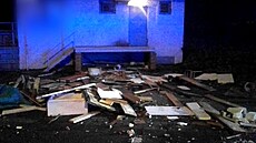 Zmatená �ena, která se údajn� bránila p�ed satanem a upíry, zdemolovala d�ev�né...