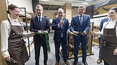 Ministr zemědělství Marek Výborný otevřel v ulici Štěpánské prodejnu potravin...