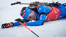 Italka Lisa Vittozziová si ve stíhacím závodě na mistrovství světa v Novém...