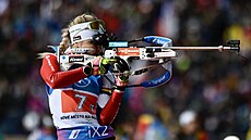 eská biatlonistka Tereza Voborníková pi stelb ve tafet na MS v Novém...