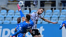 Filip Kubala z Baníku Ostrava p�i pokusu o n��ky