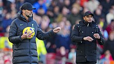 Liverpoolský trenér Jürgen Klopp reaguje na d�ní v utkání s Burnley.