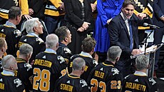 Projev Jaromíra Jágra sledují legendy Pittsburghu.