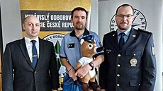 Policisté na rodinu svého vá�n� nemocného kolegy vyhlásili sbírku, na které...