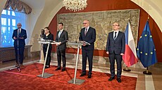 Ministr kolství Mikulá Bek na tiskové konferenci po jednání se zástupci V4,...