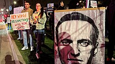 Alexeje Navalného uctili lidé po celém svt, na snímku pietní akce v Baverly...