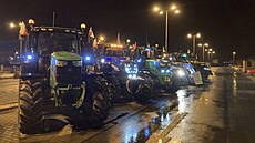 Z Hradce Králové vyrazilo deset traktorů.