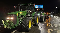 Zem�d�lci mí�í do Prahy.