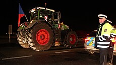 Farmái nespokojení se situací v zemdlství se sjídí s traktory a jinými...