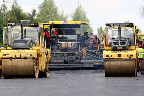 Odmnou za výdr budou kilometry opravených silnic. Ilustraní foto