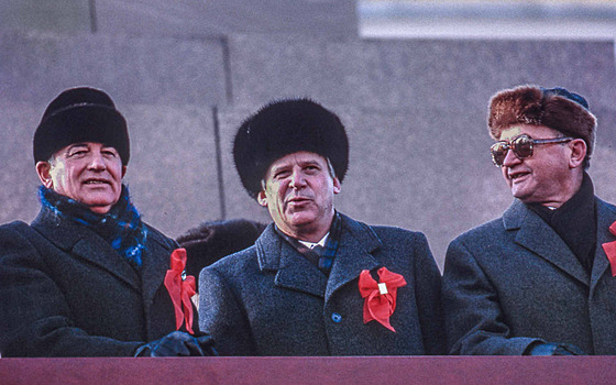 Michail Gorbaov, Nikolaj Rykov a Wojciech Jaruzelski bhem sedmdesátého...