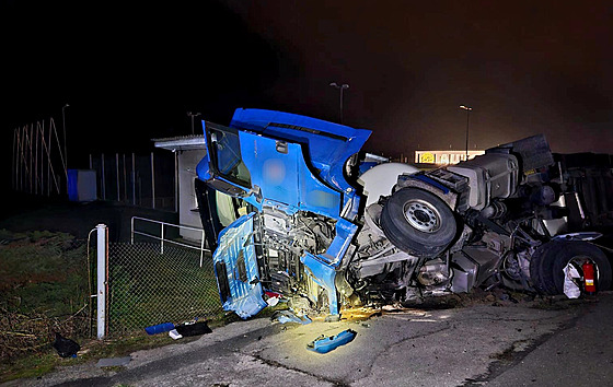 idi pi nehod nákladní auto poádn zdemoloval. (26. února 2024)