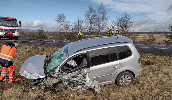 Silniní tah I/35 z východních ech na Moravu zablokovala nehoda tí osobních...