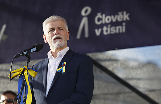 Prahou pro�el pr�vod na podporu Ukrajiny, na Starom�stském nám�stí promluvil...