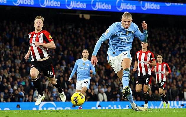 Vzdor Brentfordu utnul Haaland. Manchester City jde před Arsenal