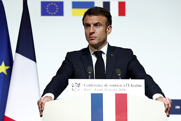 Macron nevyloučil vyslání vojáků na Ukrajinu. Debata na summitu byla „vášnivá“