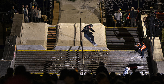 VIDEO: Snowboardový masakr v Praze na zábradlí ovládl norský jezdec