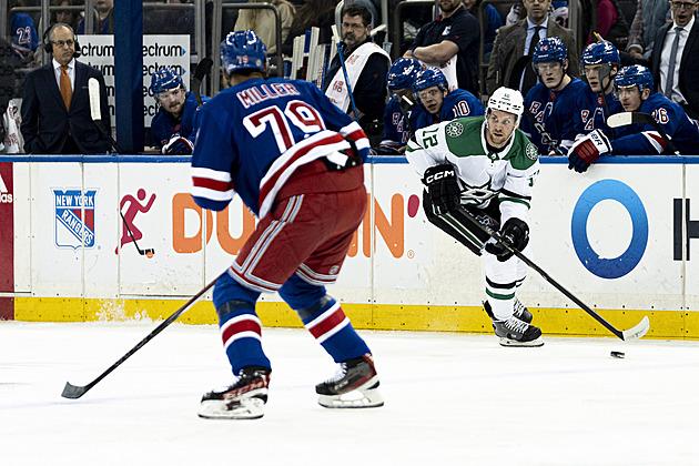 Rangers vyhráli poosmé v řadě, MacKinnon prodloužil svou bodovou sérii