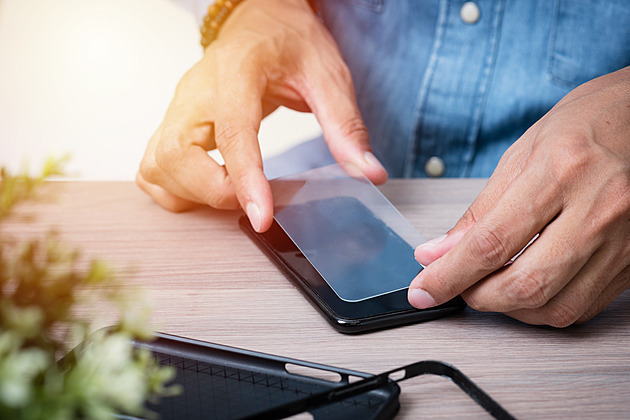 Pozor, tuto ochranu displeje nepoužívejte, varuje známý výrobce mobilů