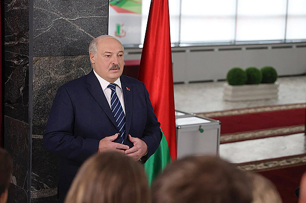 Běloruské vojenské jednotky se stahují z hranic s Ukrajinou, oznámil Lukašenko
