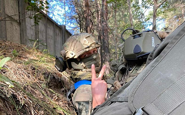 Nechtějí si zopakovat dějiny. Středoevropané v ukrajinských uniformách bojují proti tyranii na obranu slabých