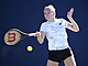 Tenistka Kateřina Siniaková hraje forhend na turnaji v San Diegu.