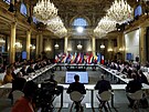 Zaal summit o pomoci Ukrajin v Paíi. (26. února 2024)