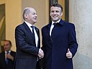 Olaf Scholz a Emmanuel Macron na summitu o podpoe Ukrajiny v Paíi (26. února...