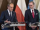 Polský premiér Donald Tusk a premiér Petr Fiala na tiskové konferenci summitu...