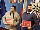 Jaroslav Hetmnek (vpravo) a Josef Faltnek (vlevo) zachrnili loni v listopadu...