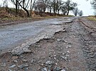 Cesta, po kter maj obyvatel ele na Lounsku jezdit v dob opravy mostu.