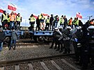 Protest zemdlc na elezniních kolejích na hraniním pechodu s Ukrajinou v...