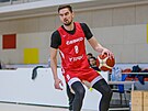 Basketbalista Tomá Satoranský na tréninku eské reprezentace ped kvalifikací...