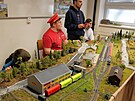 Studenti sestavili modelov� koleji�t� v m���tku 1:87. Vl��ky na n�m jezd� a...