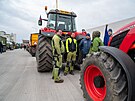 Na prostestní jízdu z Kromíe do Holeova vyrazilo 41 traktor a dalí...