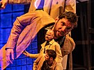 Frnati�ek Hnili�ka a Pavel Oubram v p�edstaven� Beckham v JIho�esk�m divadle