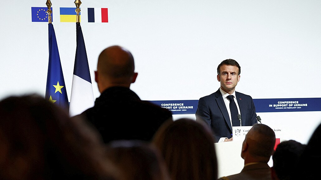 Emmanuel Macron na paíské konferenci o pomoci Ukrajin (26. února 2024)