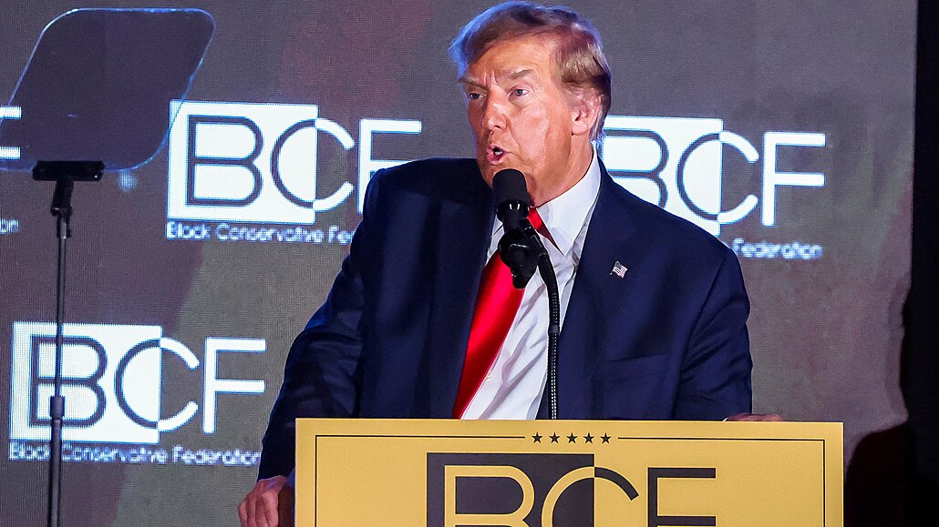 Donald Trump bhem kampan v Jiní Karolín (23. února 2024)