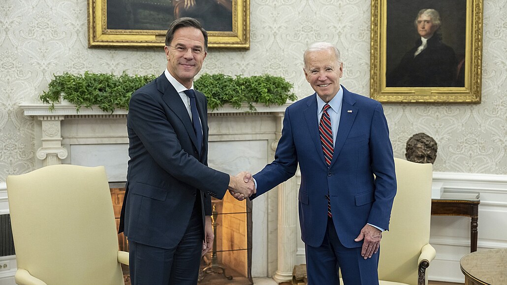 Mark Rutte pi setkání s americkým prezidentem Joem Bidenem (17. ledna 2024)